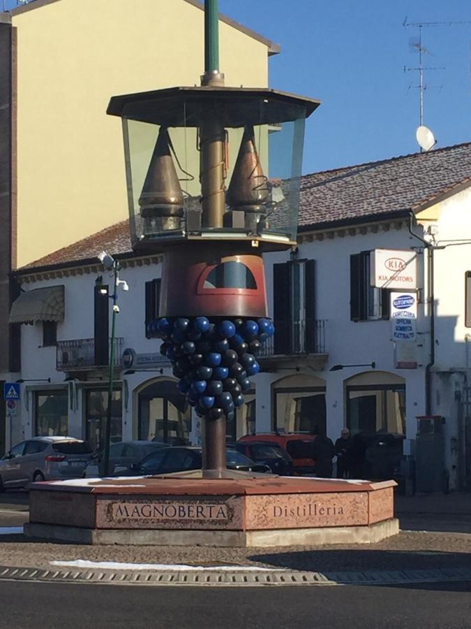 “L' Angolo Dei Sogni” Apartment Casale Monferrato Bagian luar foto